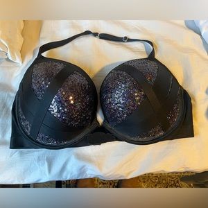 Victoria’s Secret halter bra - very sexy push up/ pigeonnant 40D